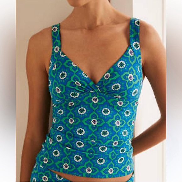 NWT! Classic chic tankini you can rely on - Picture 1 of 6